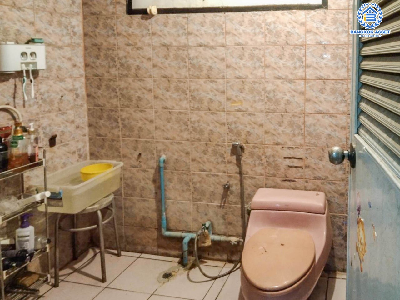 *****บ้านแฝดมือสองนนทบุรี ม.รัตนาธิเบศร์ กาญจนาฯ ติดกับรถไฟฟ้า "สถานีตลาดบางใหญ่" ต่อเติมพร้อมอยู่ เนื้อที่ 80 ตร.ว. ภายในโปร่งกว้าง เป็นสัดส่วน ฟังก์ชัน 7 ห้องนอน 4 ห้องน้ำ จอดรถได้ 6 คัน บนสุดยอดทำเล! เข้า-ออกได้ทั้งทาง ถ.รัตนาธิเบศร์ และ ถ.กาญจนาภิเษก ใกล้จุดขึ้น-ลงรถประจำทางหลายสาย